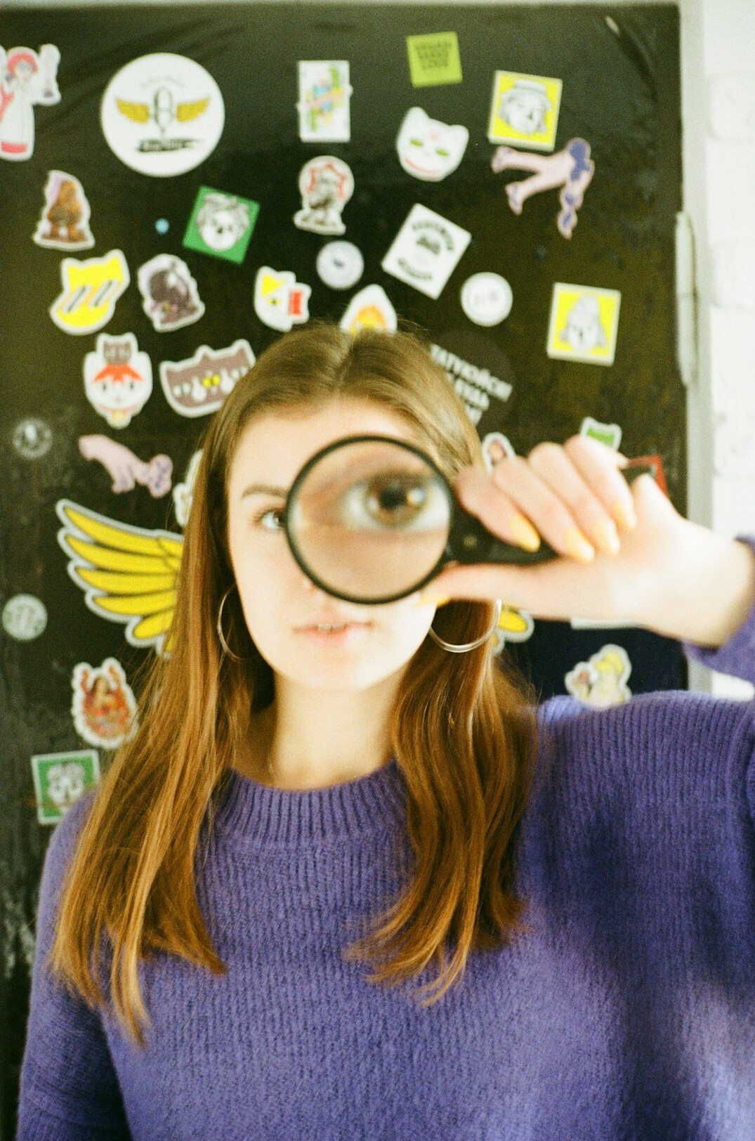 detective searching clues
